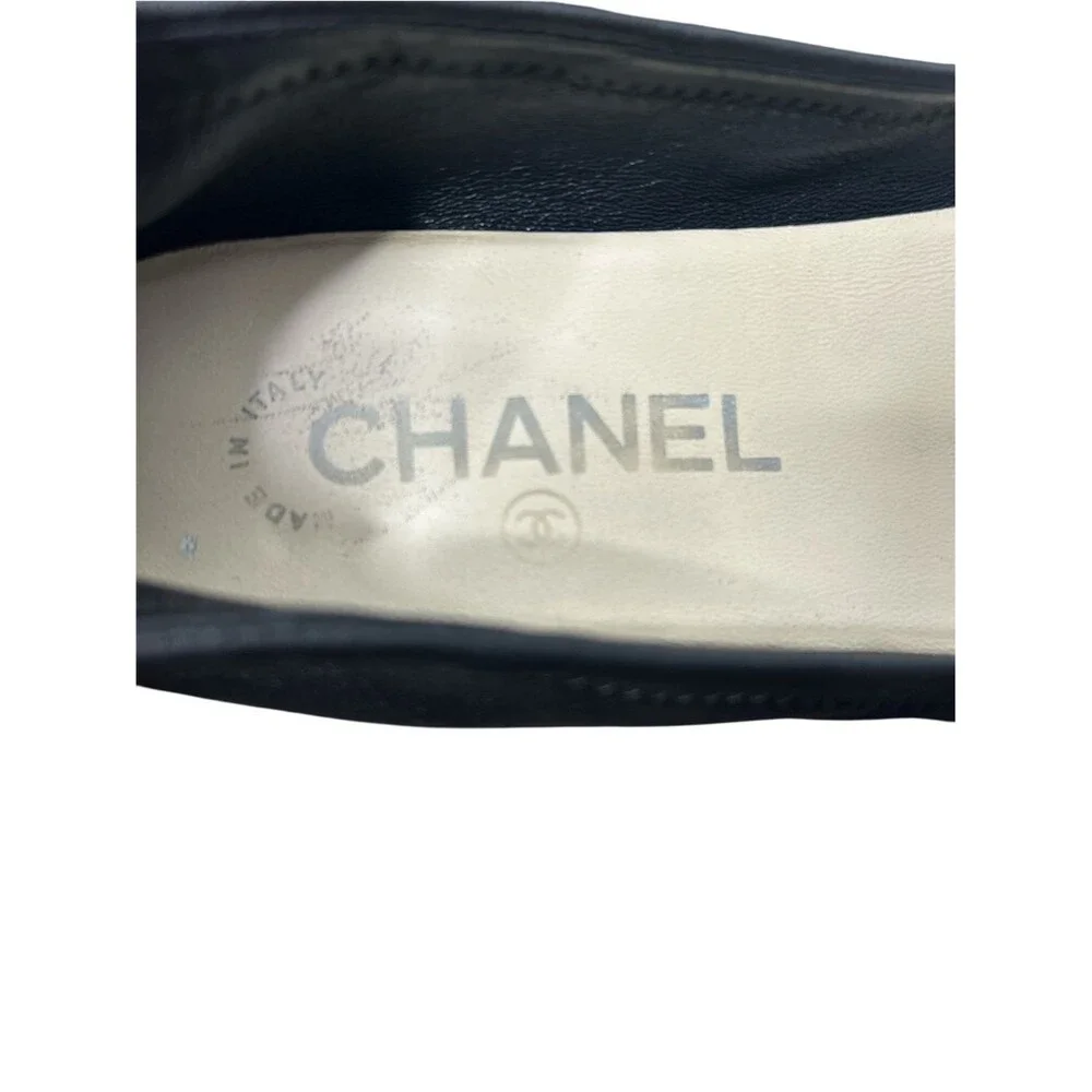 CHANEL effortlessly chic
